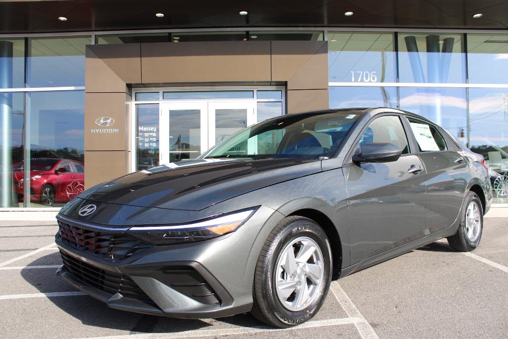 New 2026 Hyundai ELANTRA SE
