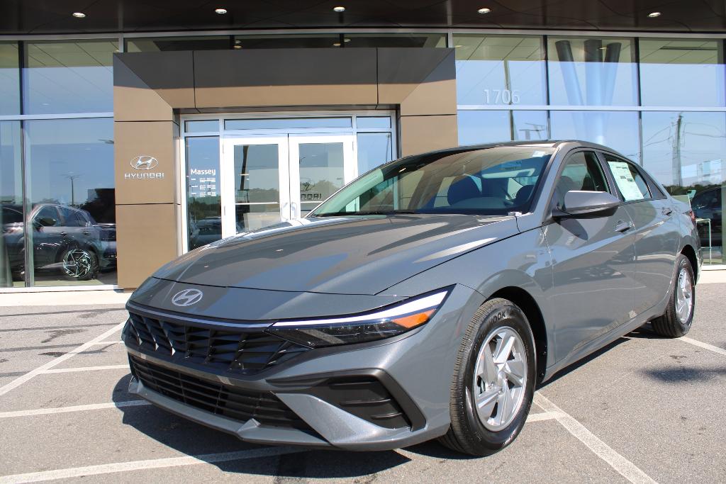 New 2026 Hyundai ELANTRA SE