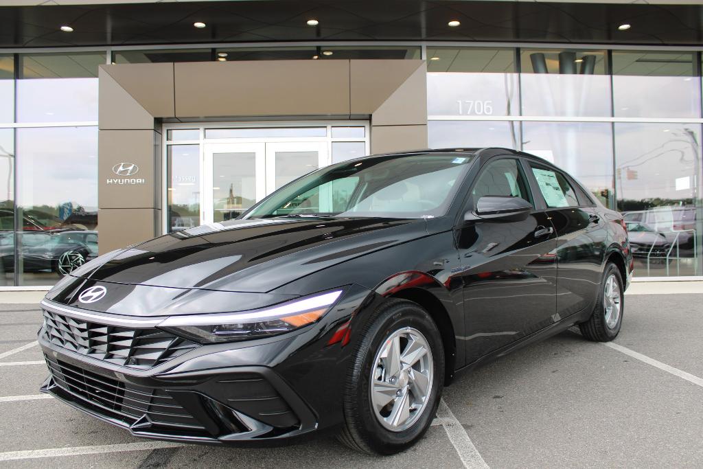 New 2026 Hyundai ELANTRA SE