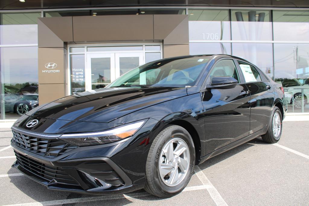 New 2026 Hyundai ELANTRA SE