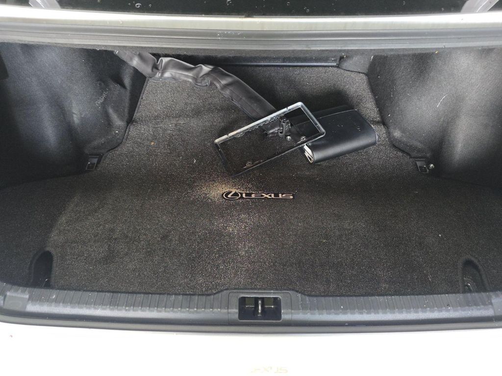 2024 Lexus IS 300 BASE — фото 7