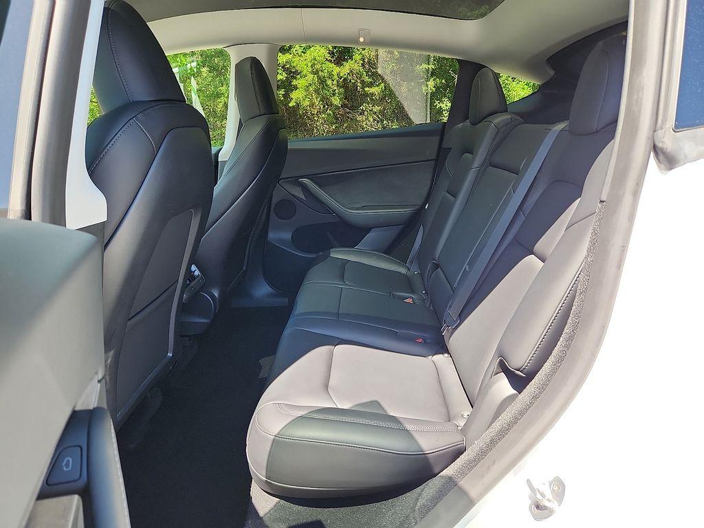 TESLA MODEL Y LONG RANGE - 10