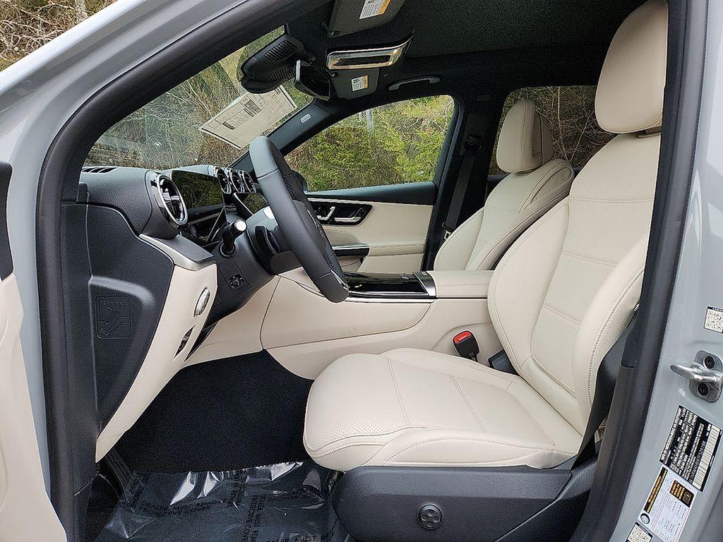 2026 Mercedes-BENZ GLC photo 9