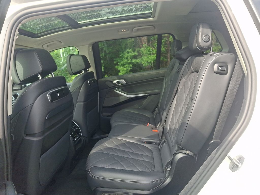 صورة 10 لـ 2025 BMW X7 XDRIVE40I