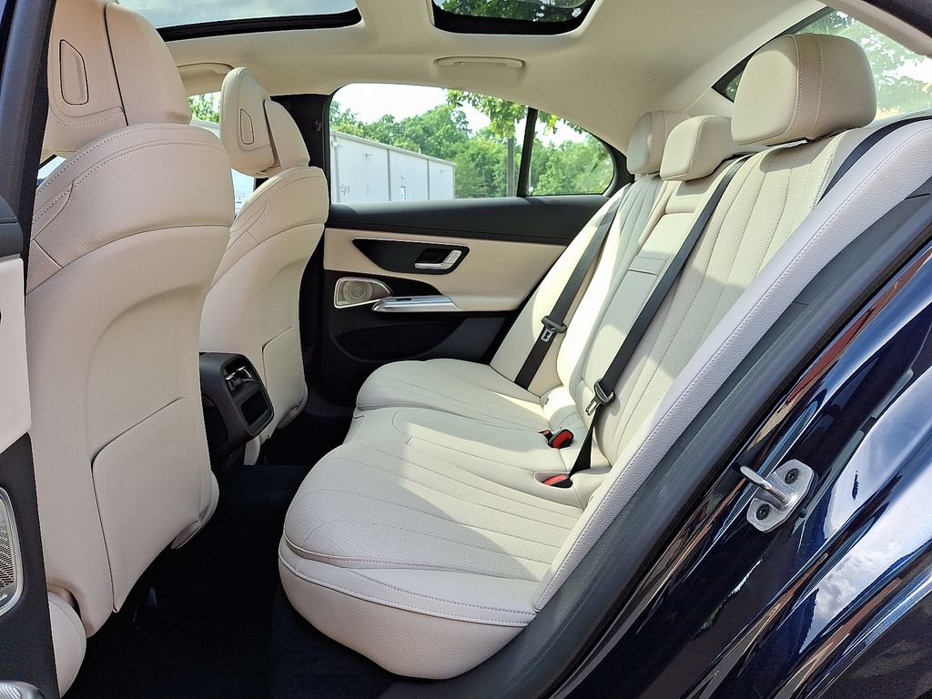 صورة 10 لـ 2026 Mercedes-BENZ E-CLASS
