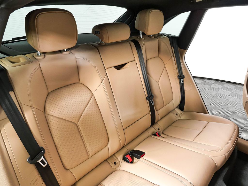 2026 Porsche MACAN — миниатюра 22