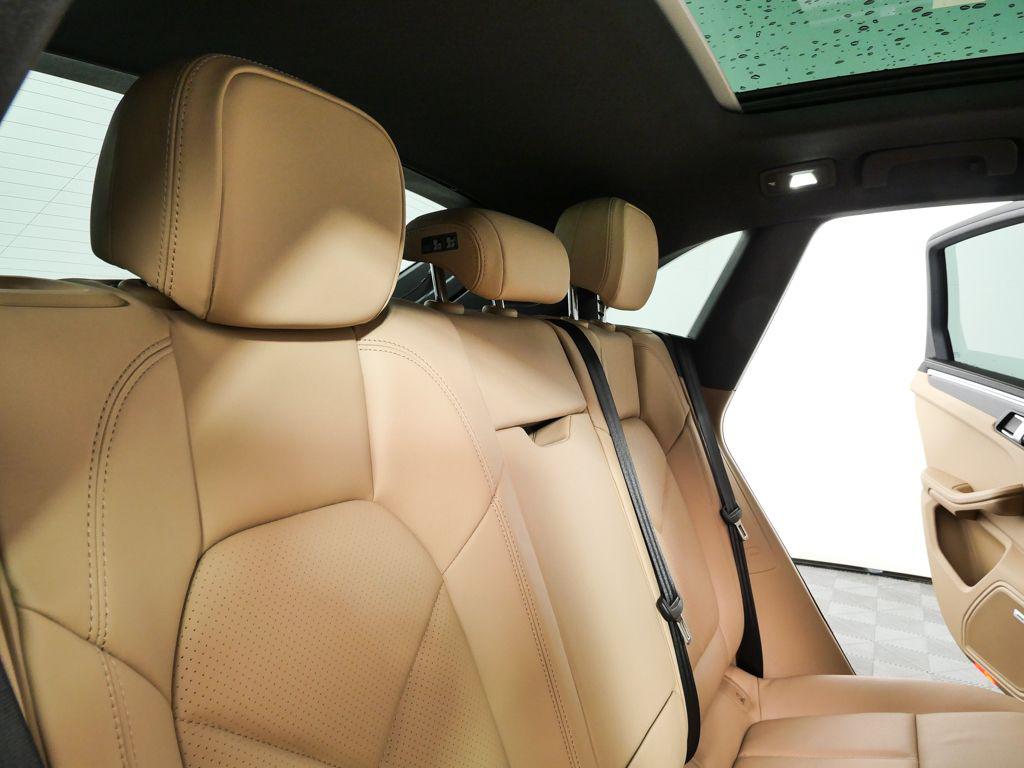 2026 Porsche MACAN — миниатюра 24