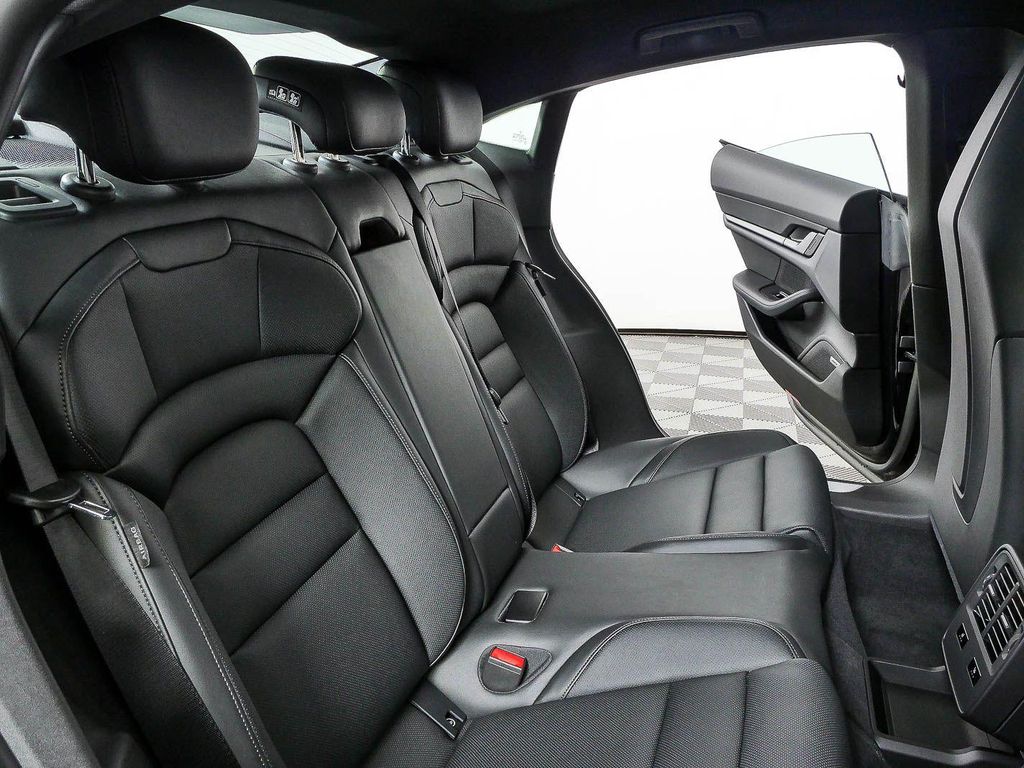 صورة مصغرة 22 لـ 2026 Porsche TAYCAN 4