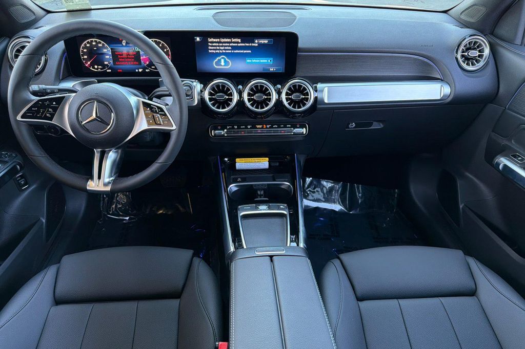 2026 Mercedes-BENZ GLB — миниатюра 2