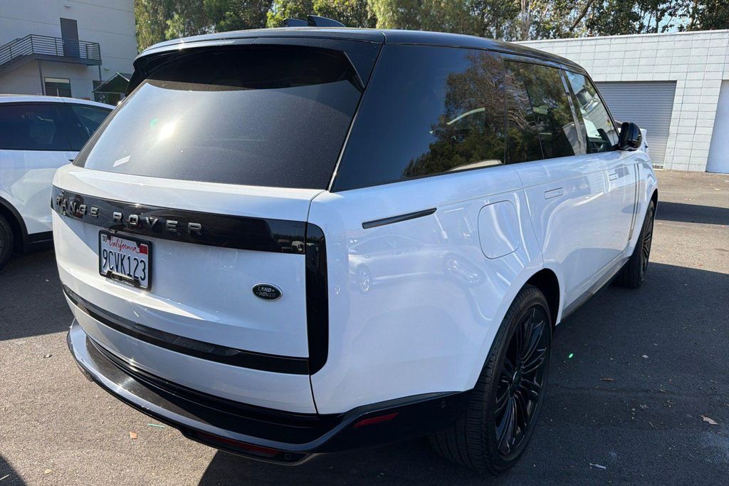صورة 6 لـ 2023 LAND Rover RANGE ROVER P400 SE