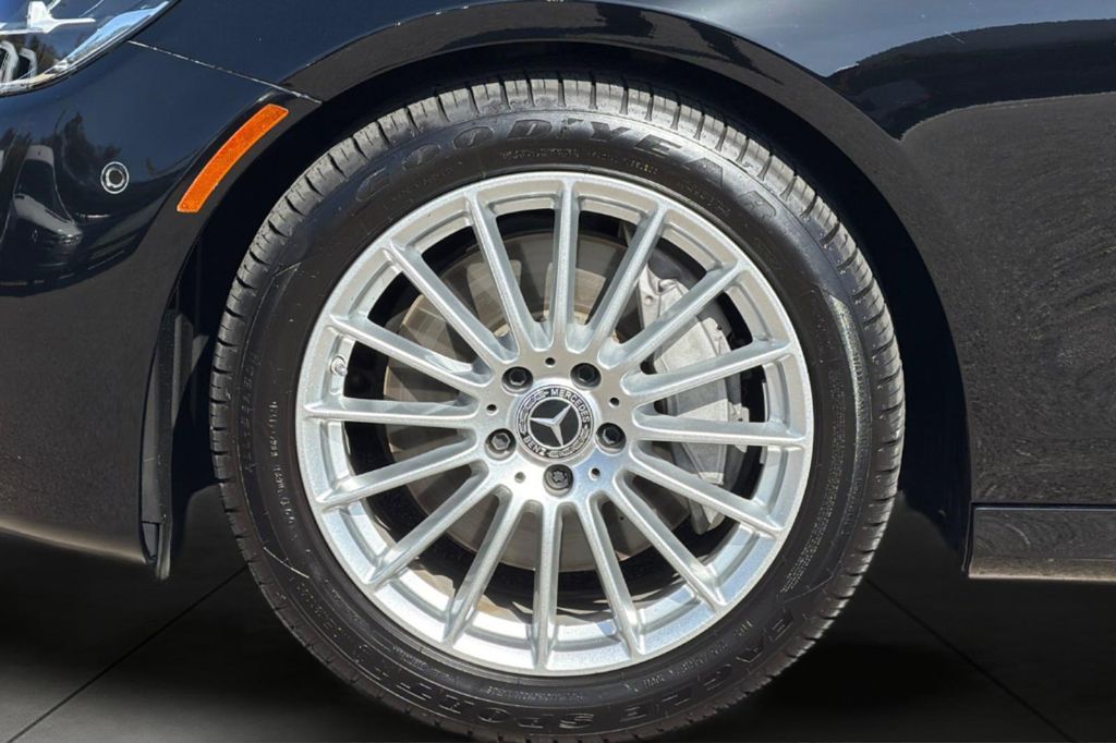 MERCEDES-BENZ E-CLASS - 5