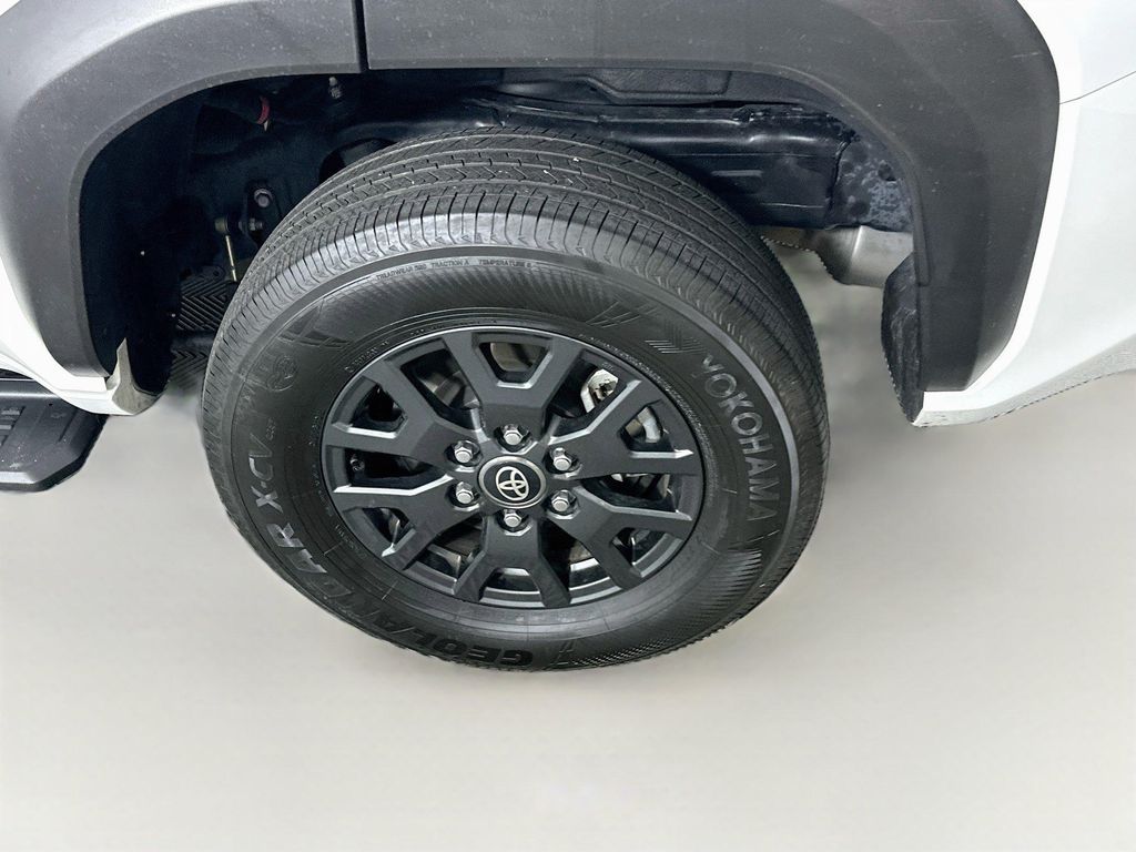 صورة 9 لـ 2025 Toyota 4RUNNER SR5