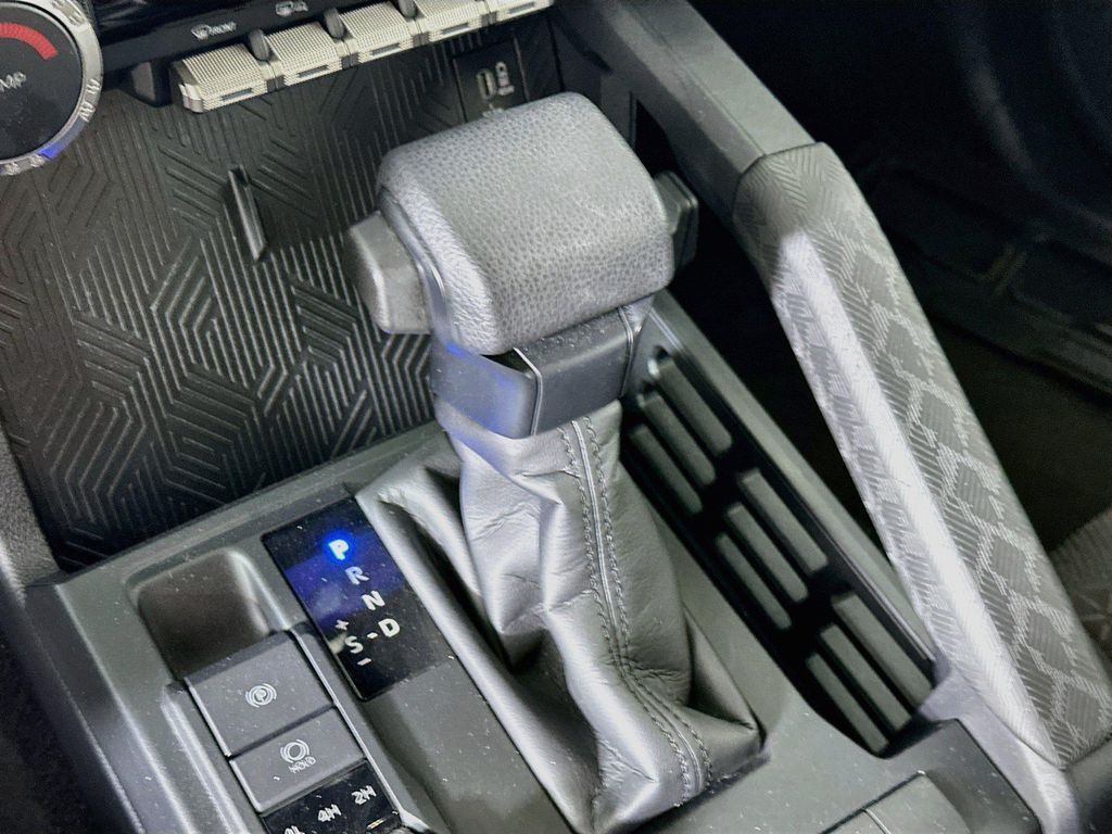 صورة مصغرة 21 لـ 2025 Toyota 4RUNNER SR5