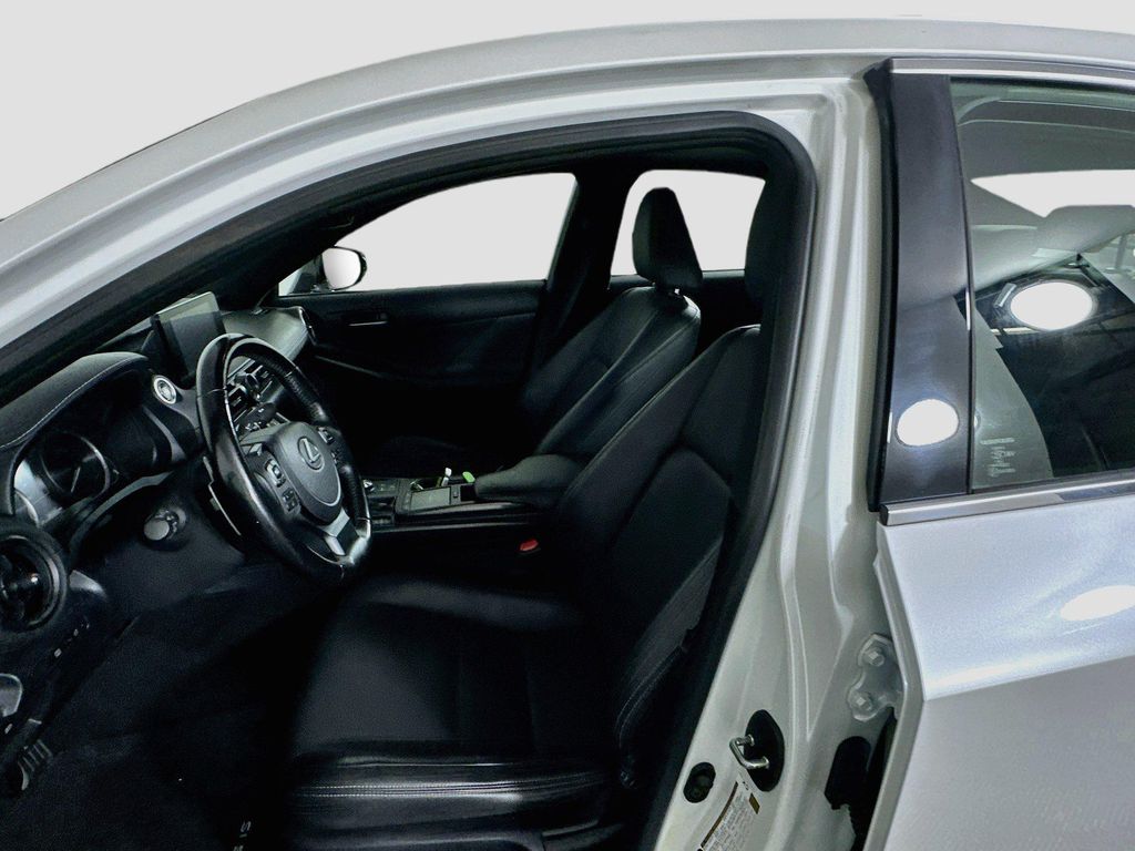 2023 Lexus IS 300 BASE — миниатюра 11
