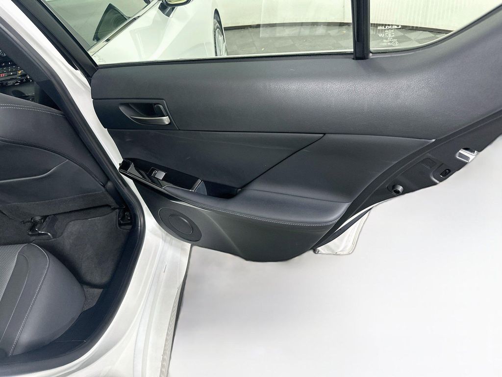 2023 Lexus IS 300 BASE — миниатюра 25