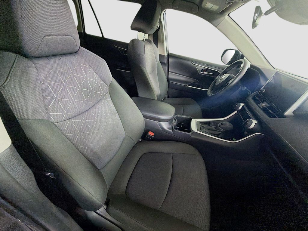 صورة مصغرة 26 لـ 2025 Toyota RAV4 XLE
