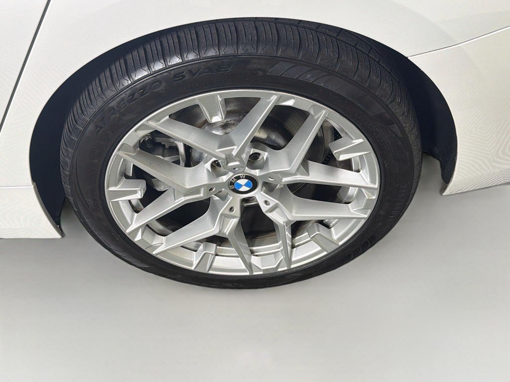 صورة 9 لـ 2025 BMW 330 330I