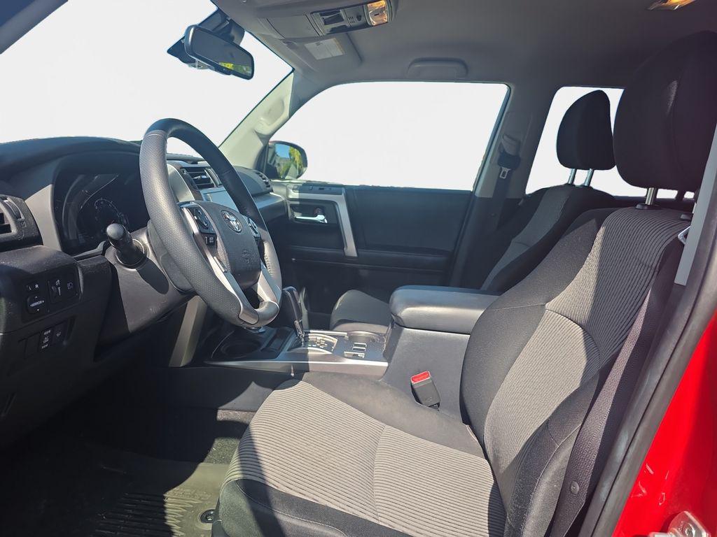 صورة مصغرة 11 لـ 2022 Toyota 4RUNNER SR5