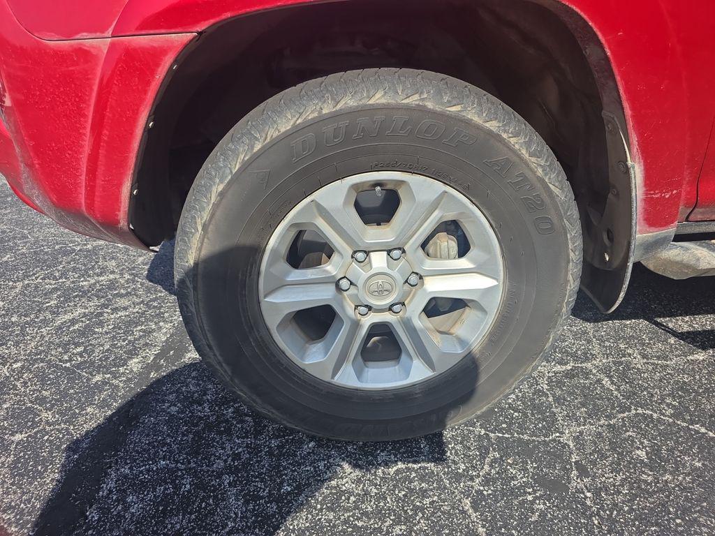 صورة مصغرة 28 لـ 2022 Toyota 4RUNNER SR5