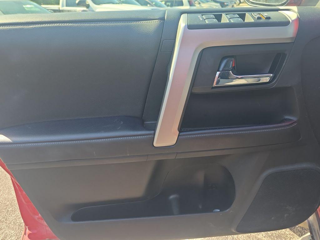 صورة مصغرة 12 لـ 2022 Toyota 4RUNNER SR5