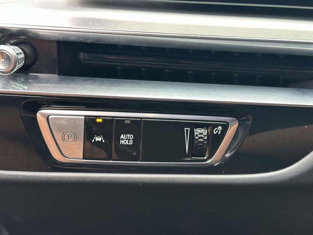صورة 34 لـ 2024 Cadillac LYRIQ SPORT