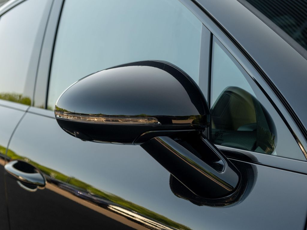 2026 Porsche MACAN — миниатюра 17