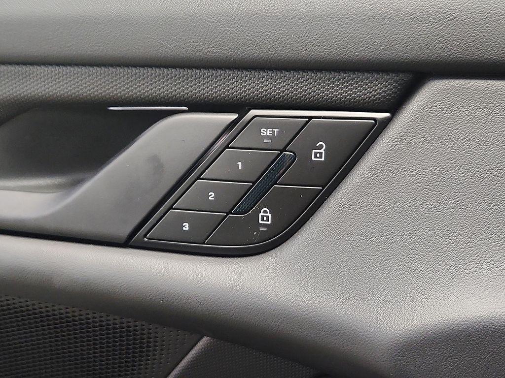 صورة مصغرة 21 لـ 2026 Porsche TAYCAN 4S