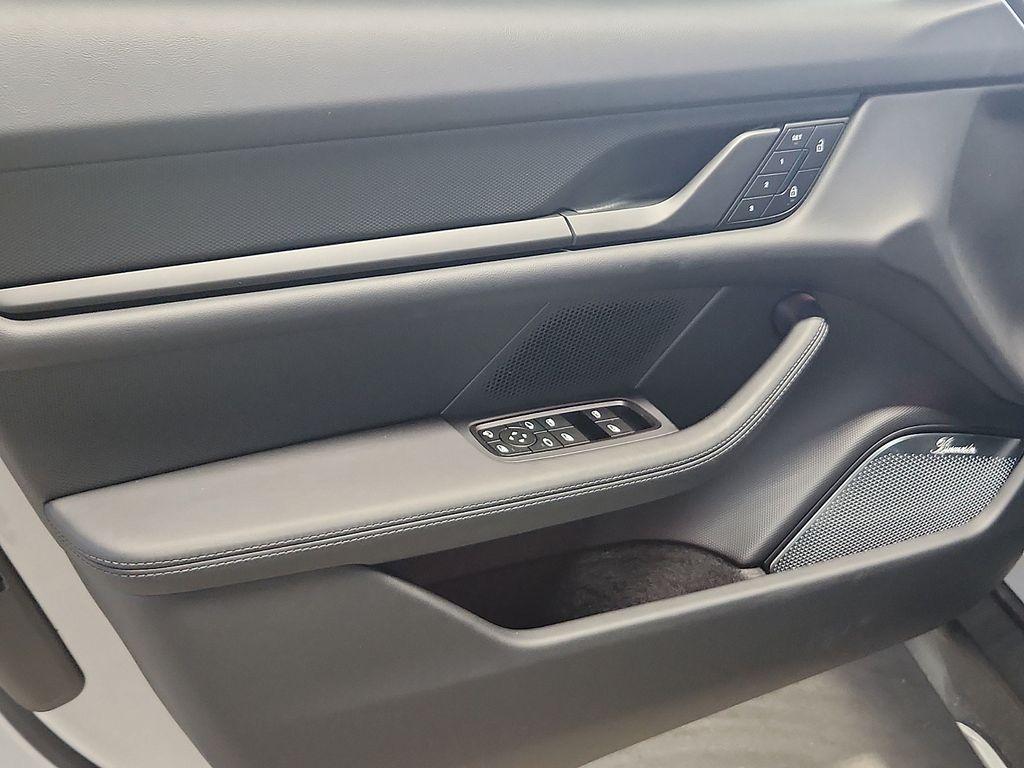 صورة مصغرة 13 لـ 2026 Porsche TAYCAN 4S