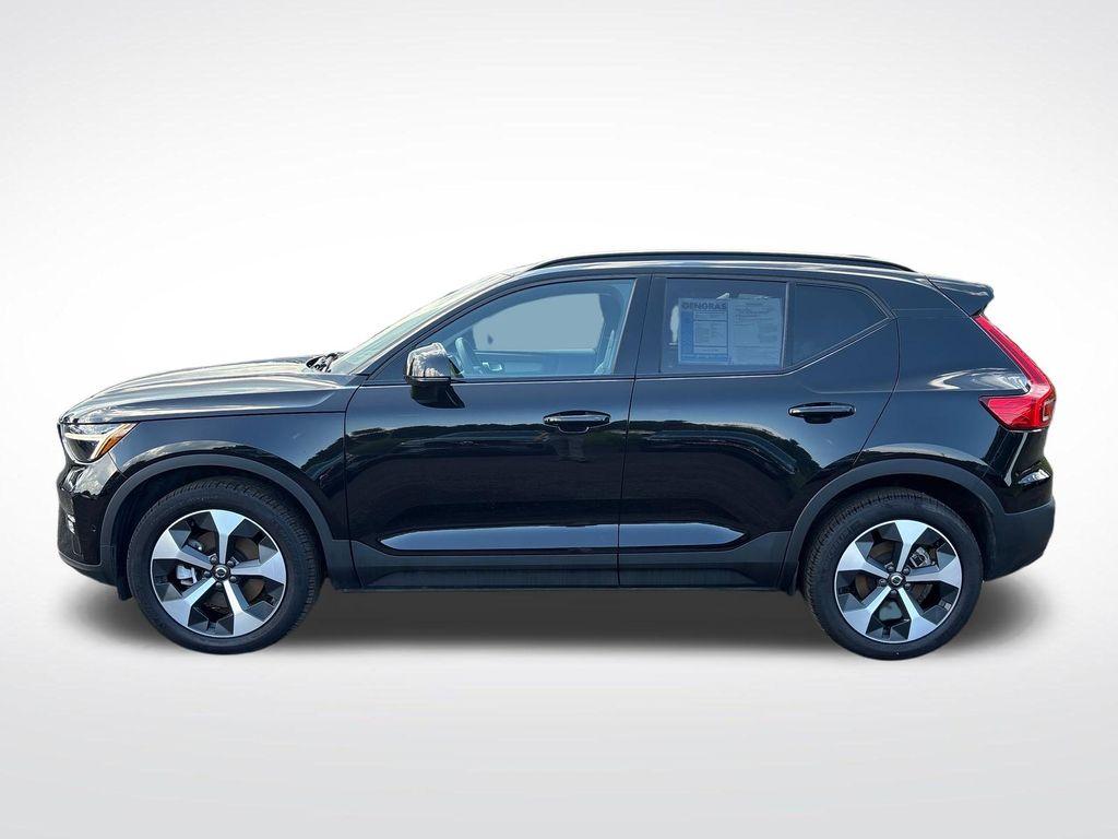 صورة 6 لـ 2025 Volvo XC40 B5 PLUS DARK THEME