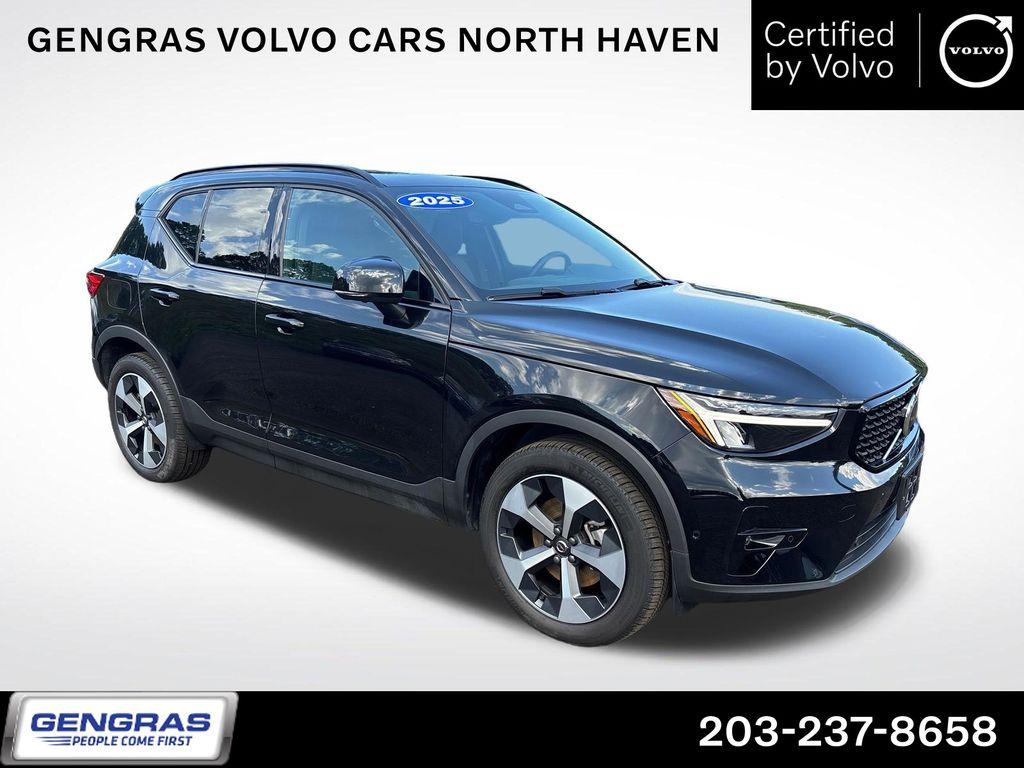 صورة 1 لـ 2025 Volvo XC40 B5 PLUS DARK THEME