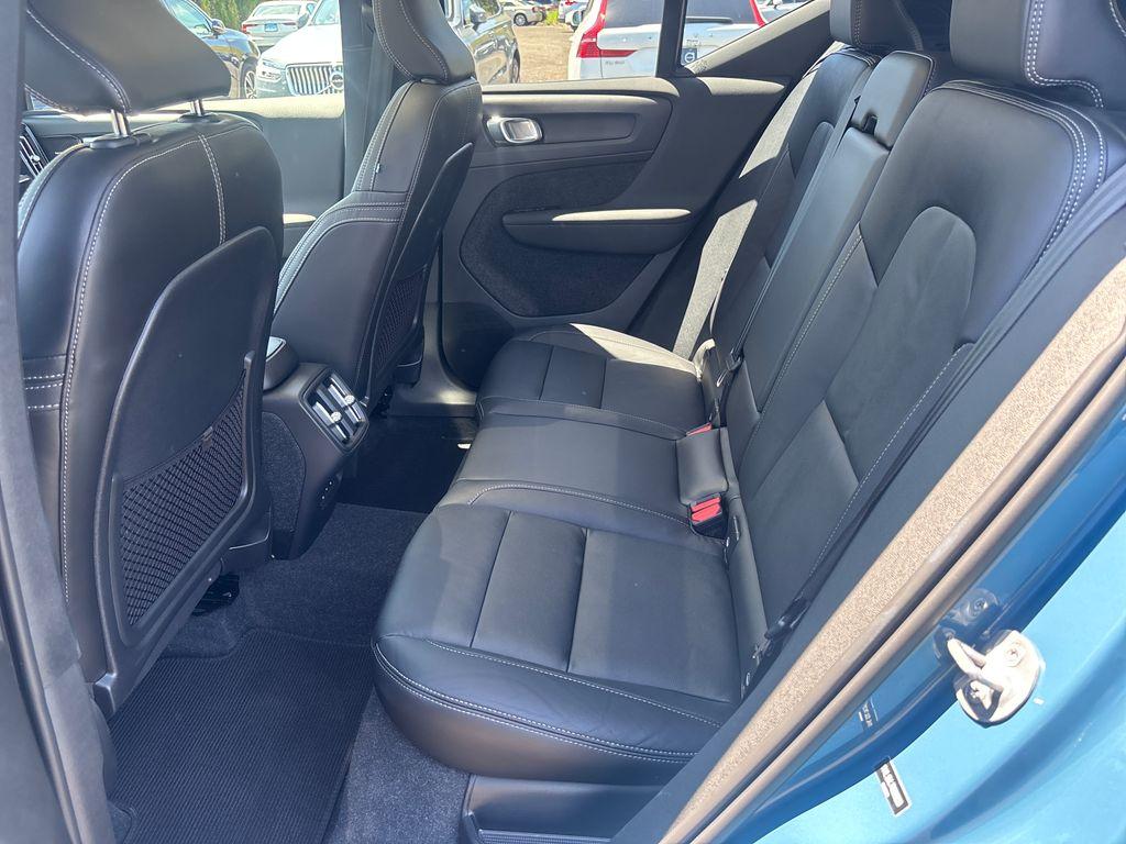 صورة مصغرة 27 لـ 2024 Volvo XC40 B5 PLUS DARK THEME