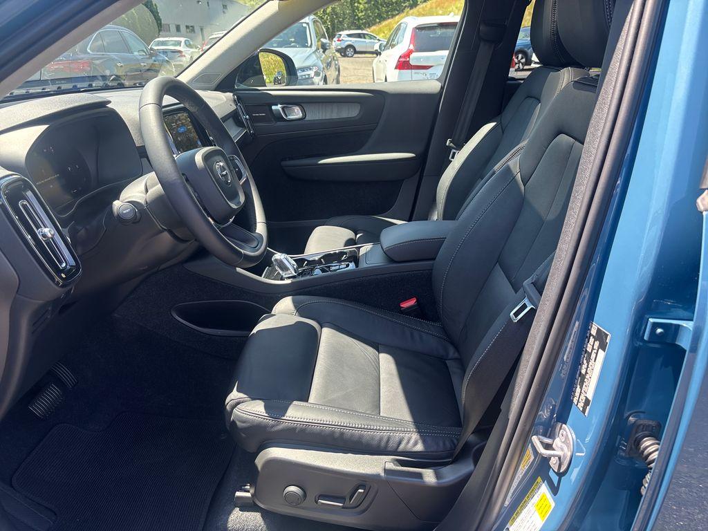 صورة مصغرة 11 لـ 2024 Volvo XC40 B5 PLUS DARK THEME
