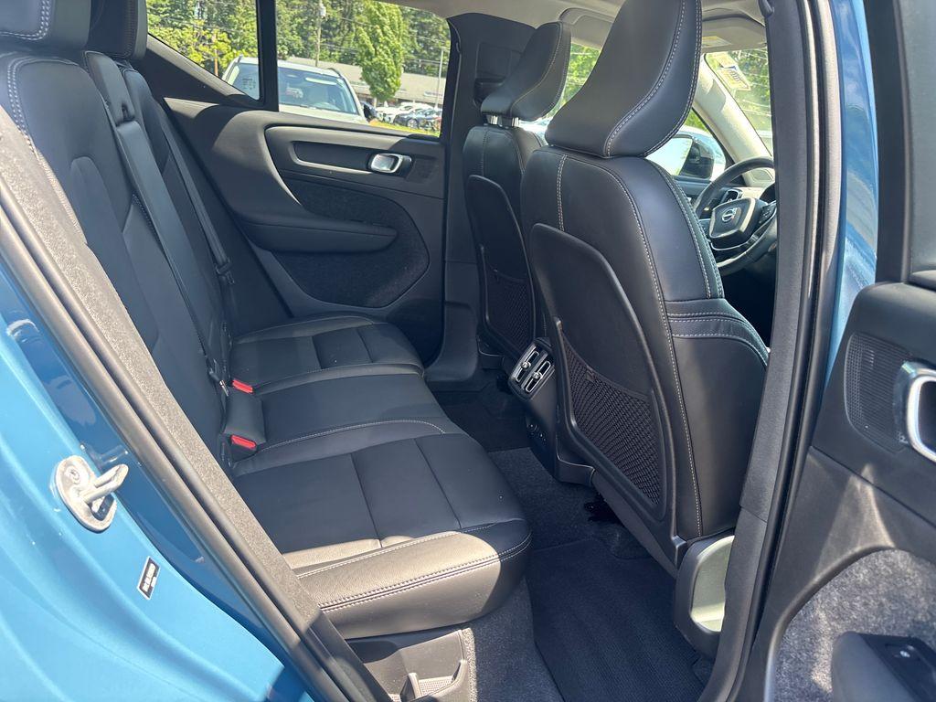 صورة مصغرة 41 لـ 2024 Volvo XC40 B5 PLUS DARK THEME