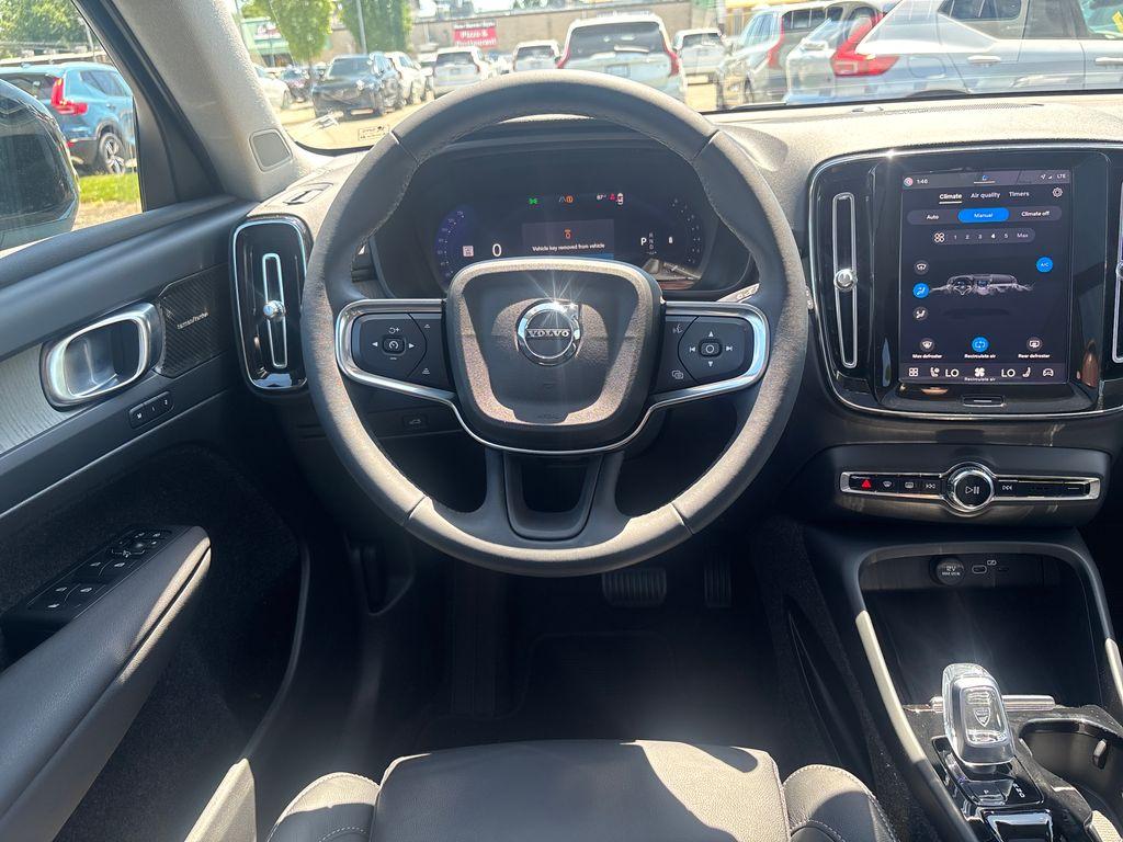 صورة مصغرة 15 لـ 2024 Volvo XC40 B5 PLUS DARK THEME