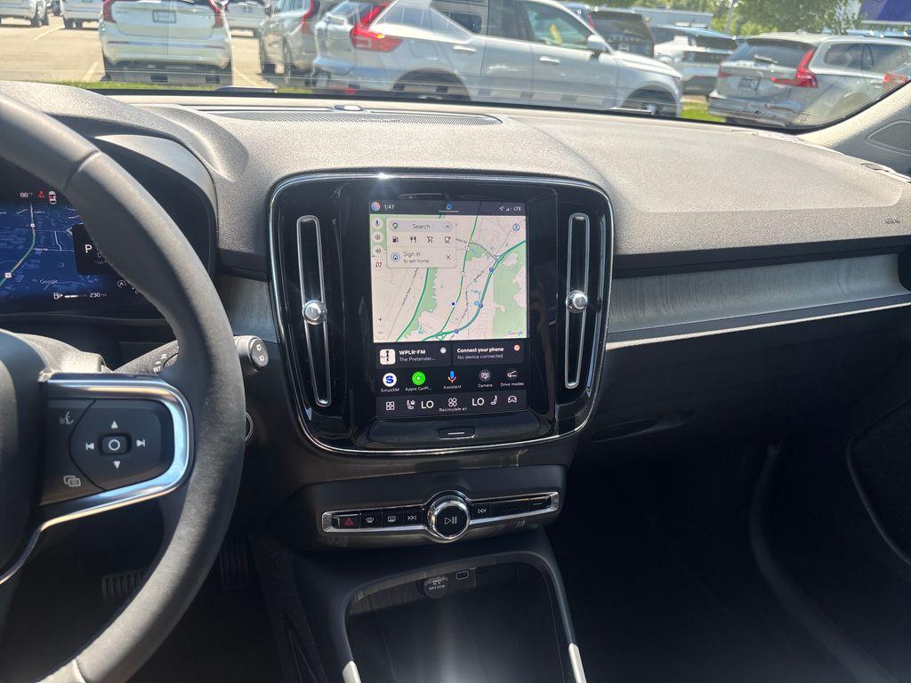 صورة مصغرة 19 لـ 2024 Volvo XC40 B5 PLUS DARK THEME