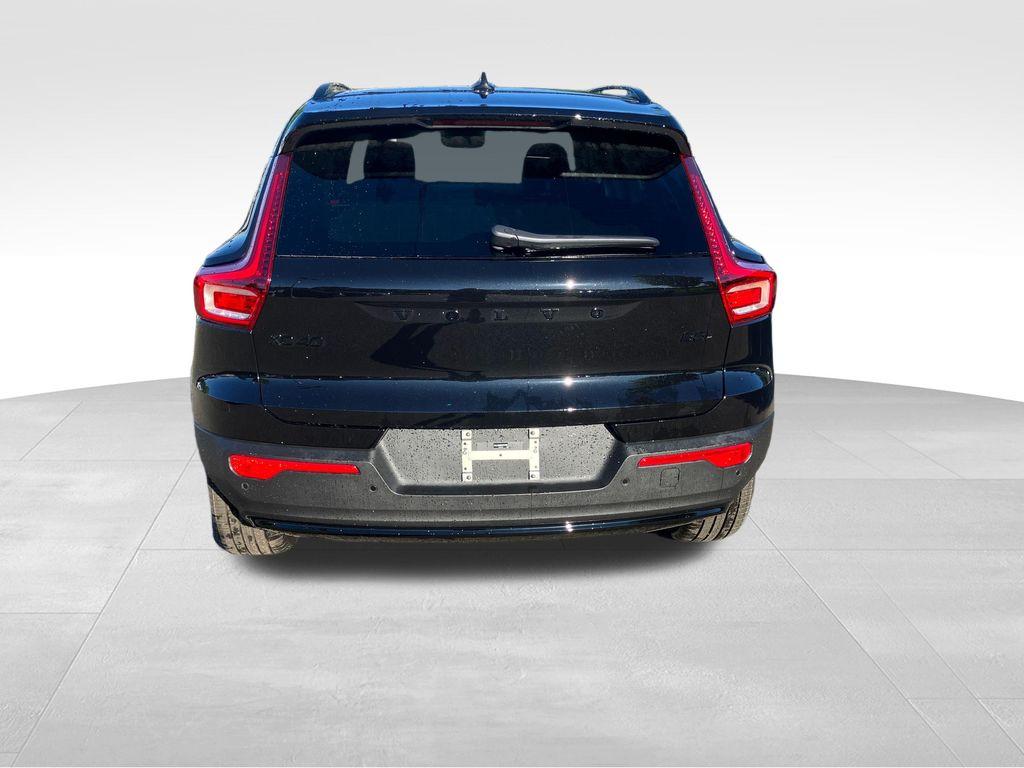 صورة 7 لـ 2026 Volvo XC40 B5 ULTRA BLACK EDITION