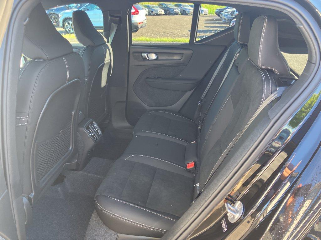 صورة مصغرة 26 لـ 2026 Volvo XC40 B5 ULTRA BLACK EDITION
