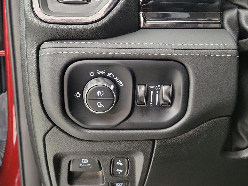 2025 RAM 1500 LIMITED — миниатюра 13