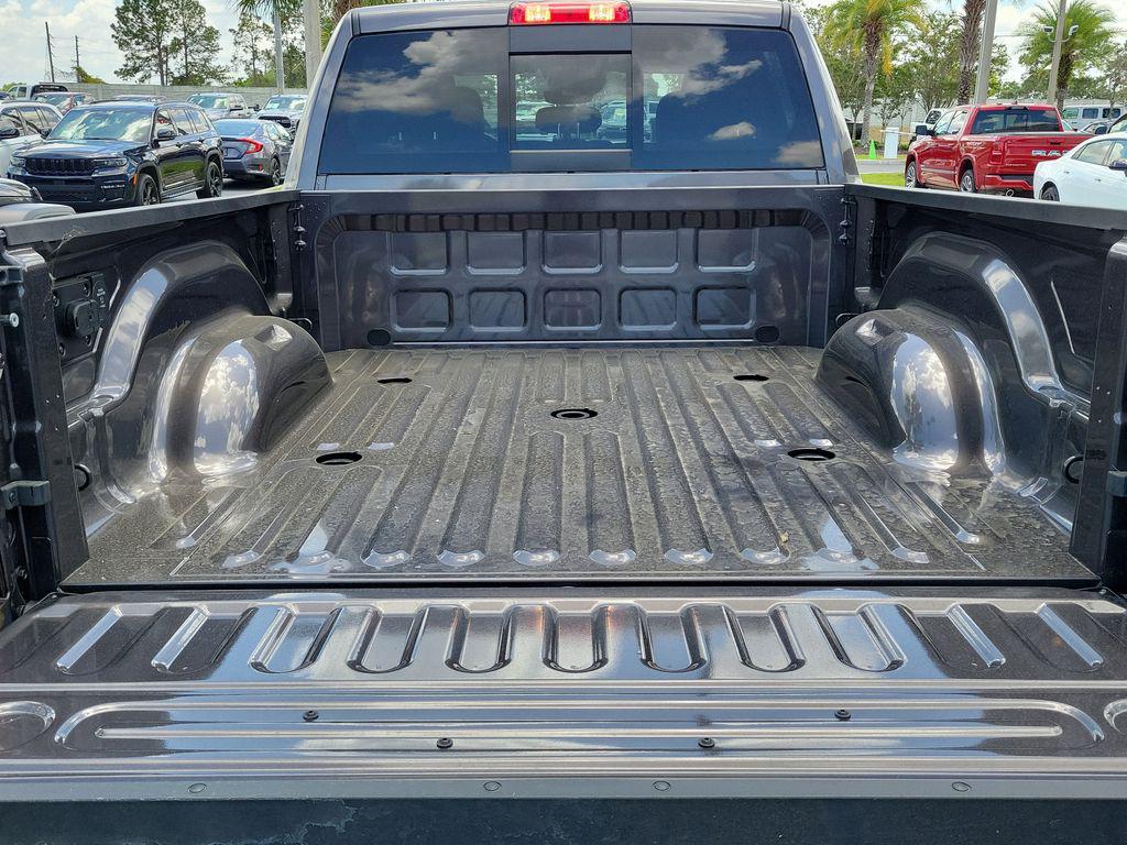 2026 RAM 2500 BLACK EXPRESS CREW CAB 4X4 6'4' BOX — миниатюра 24