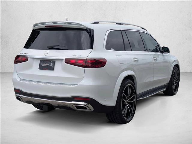 2026 Mercedes-BENZ GLS — фото 2