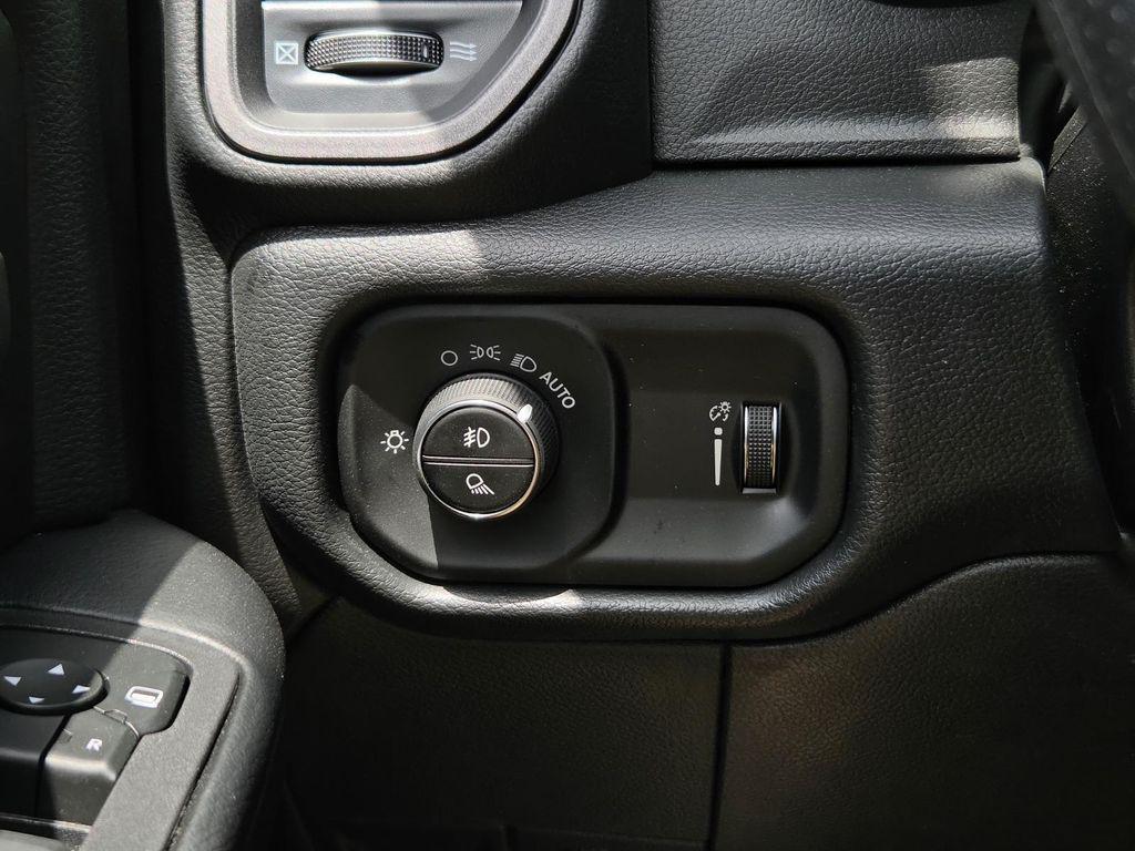 2026 RAM 3500 TRADESMAN REGULAR CAB 4X4 8' BOX — миниатюра 24
