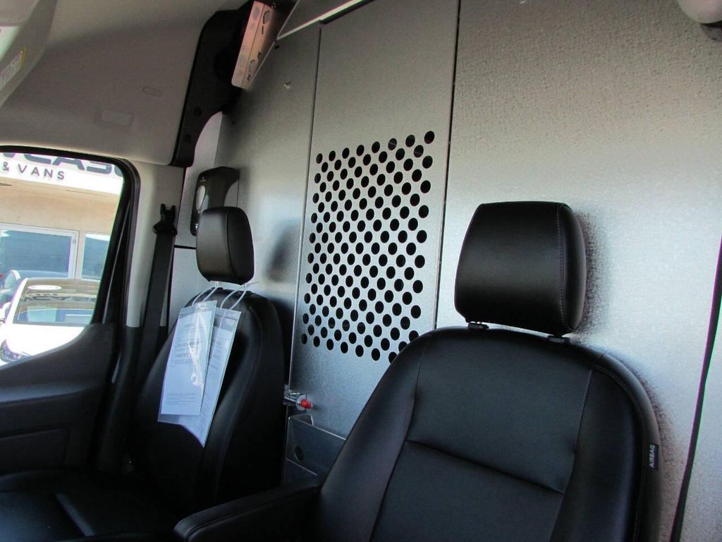 صورة مصغرة 14 لـ 2023 FORD TRANSIT-250 BASE
