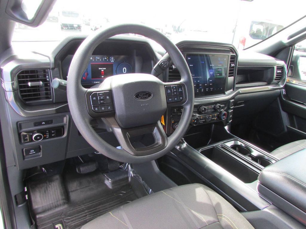 صورة مصغرة 15 لـ 2025 FORD F-150 STX