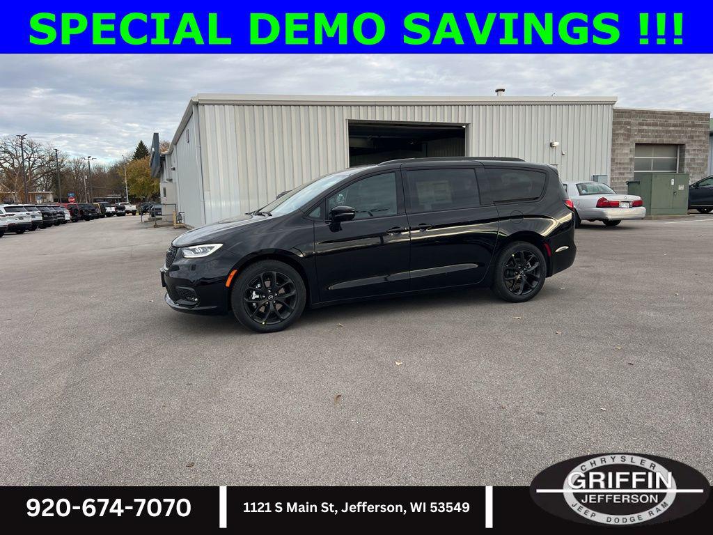 New 2026 Chrysler Pacifica L