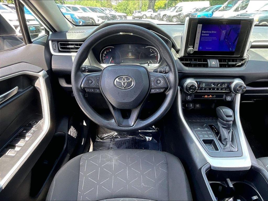 صورة مصغرة 16 لـ 2024 Toyota RAV4 XLE