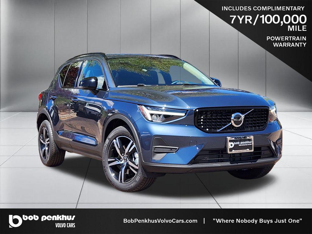 New 2026 Volvo XC40 Core, B5 AWD Gas (mild hybrid), Dark