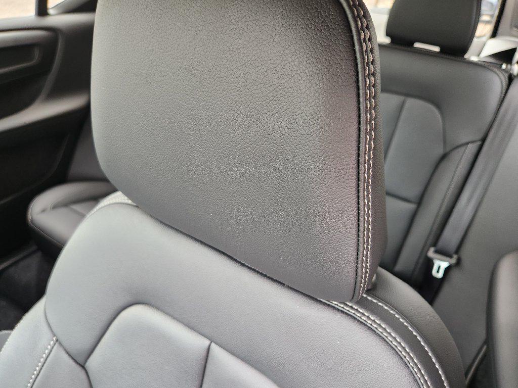 صورة مصغرة 6 لـ 2026 Volvo XC40 ULTRA, B5 AWD GAS (MILD HYBRID), DARK