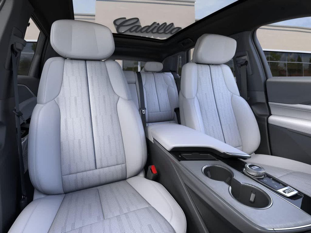 2027 Cadillac LYRIQ SPORT — фото 16
