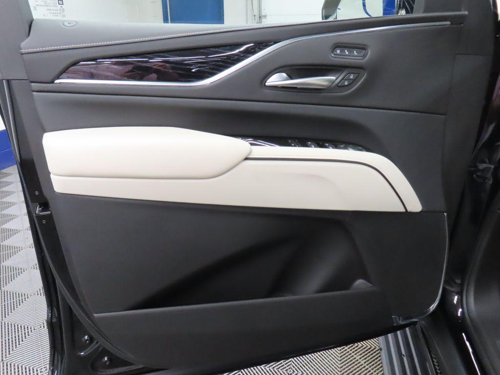 صورة 74 لـ 2022 Cadillac ESCALADE ESV SPORT