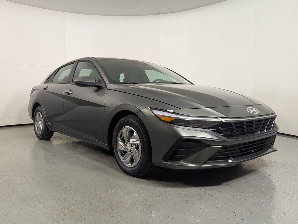 New 2026 Hyundai ELANTRA SE